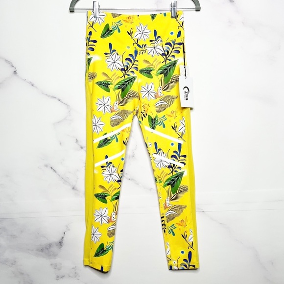 ZYIA Active Floral Reflective Light n Tight Hi-Rise 7/8 24” RC Leggings - Picture 5 of 15